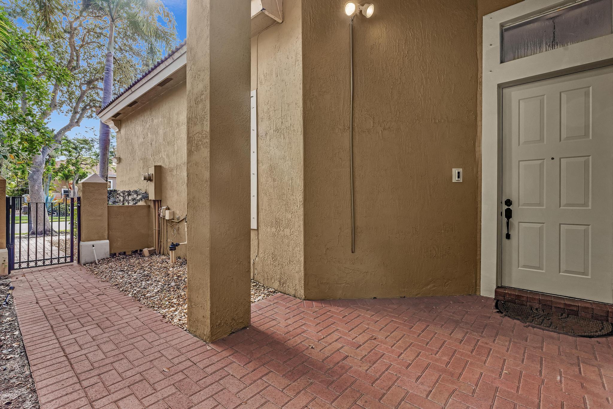 5828 NW 121st Avenue — Photo 5