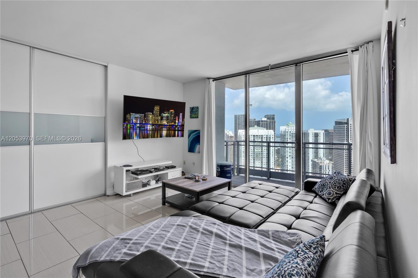 90 SW 3rd St # 4403, Miami FL 33130