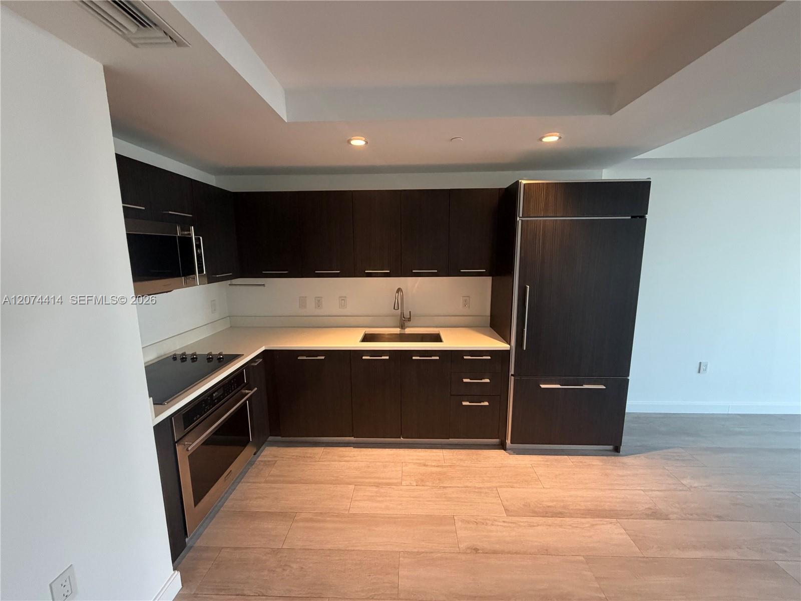 45 SW 9th St # 2504 — Photo 3