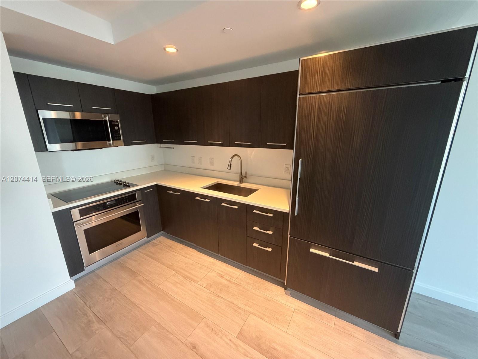 45 SW 9th St # 2504 — Photo 4