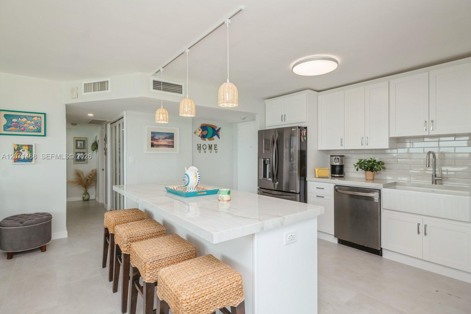 7135 Collins Ave # 1125 — Photo 4