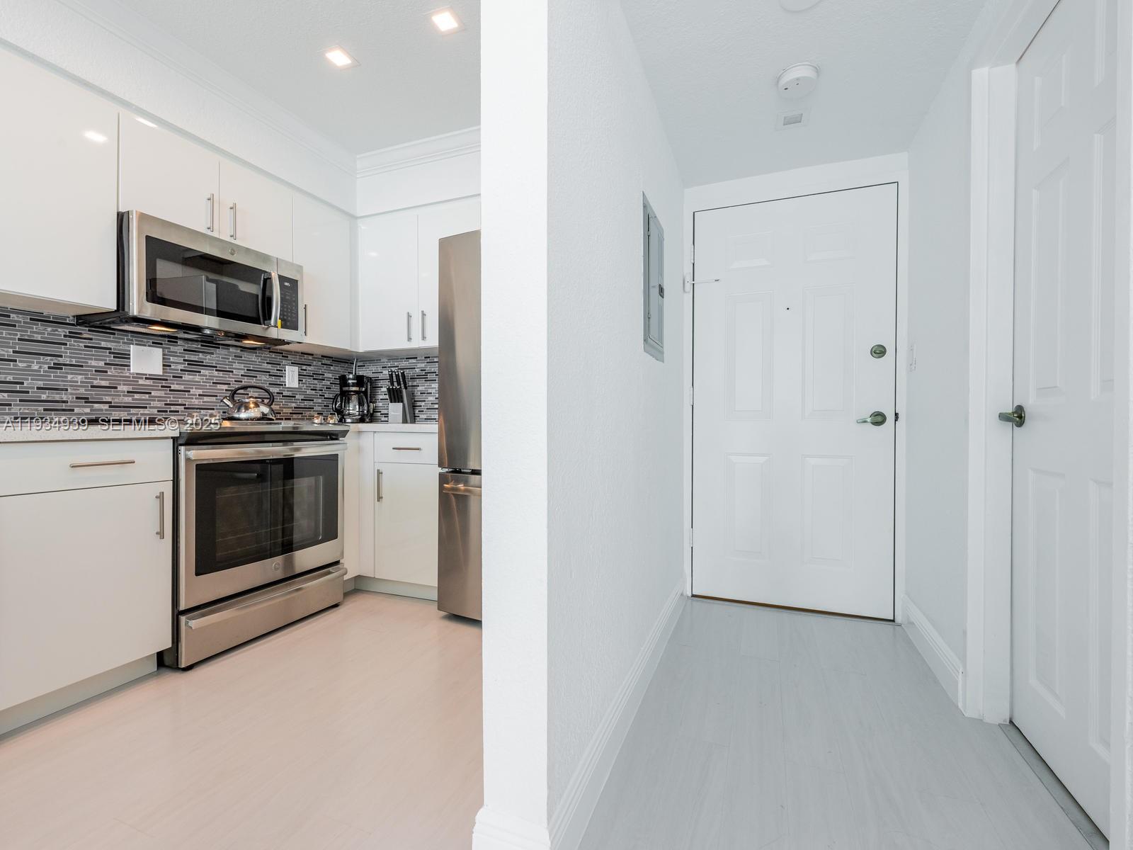 2501 S Ocean Dr — Photo 4