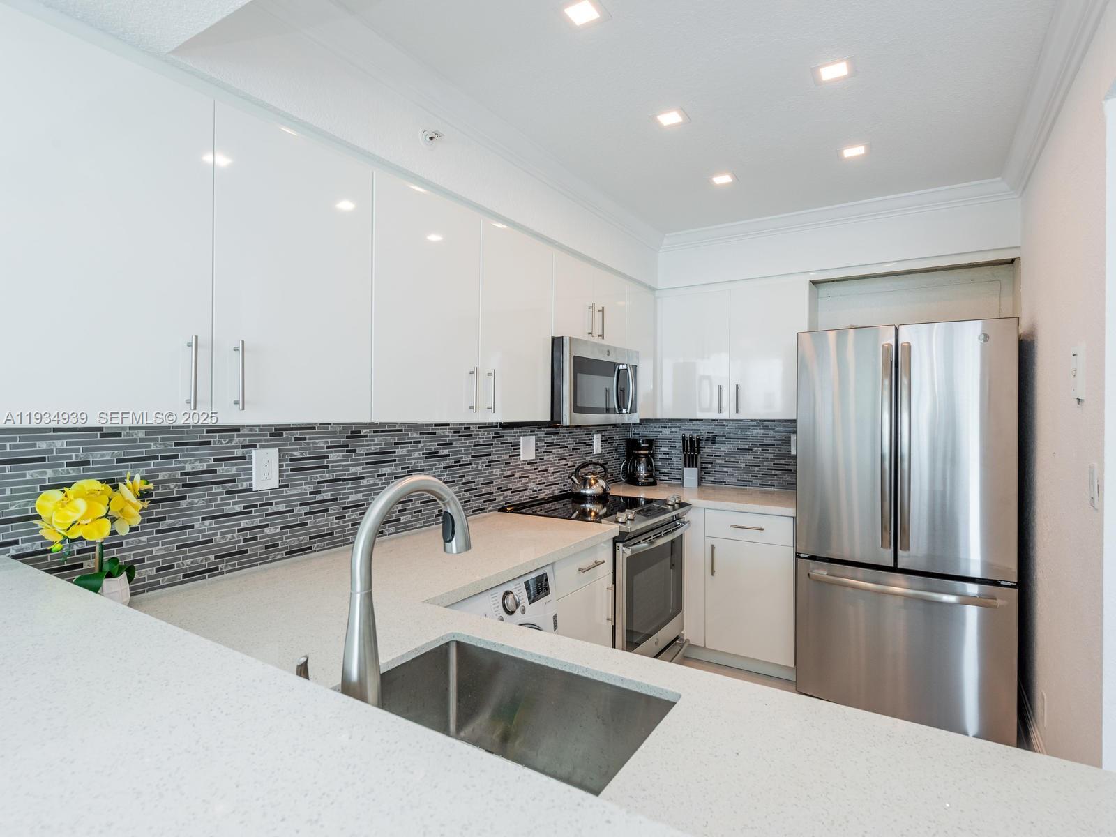 2501 S Ocean Dr — Photo 5