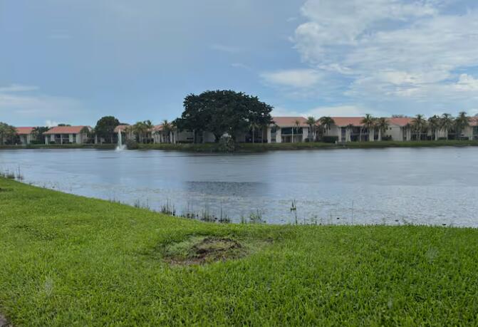1445 LAKE CRYSTAL Drive # E, West Palm Beach FL 33411