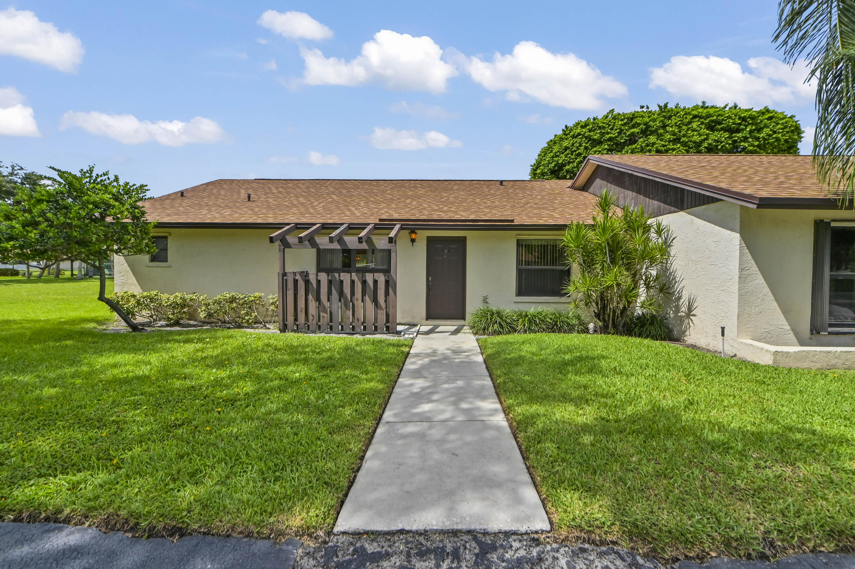 57 VIA DE CASAS NORTE, Boynton Beach FL 33426