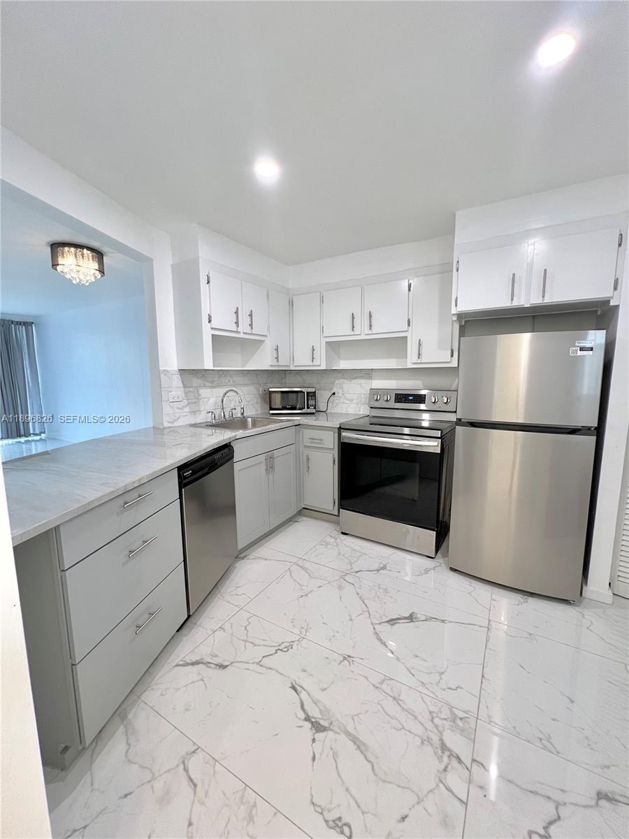 1710 NE 191st St # 3, Miami FL 33179