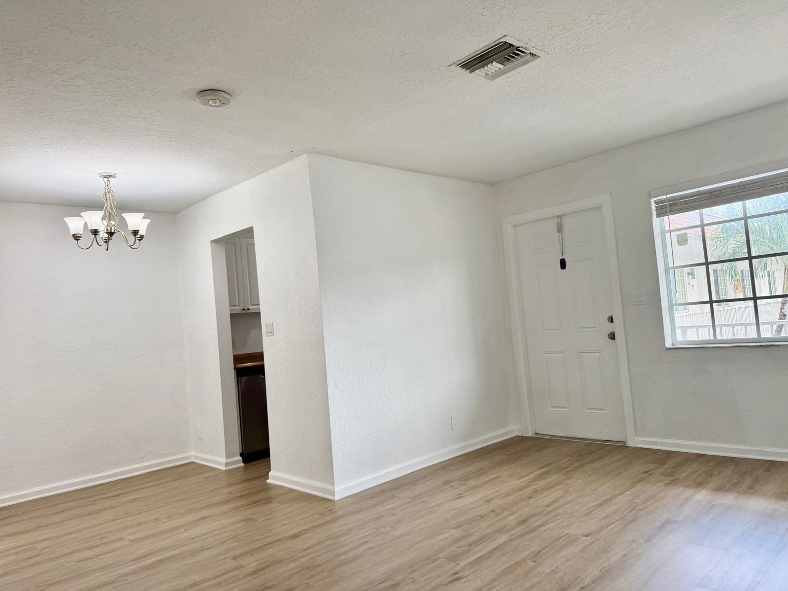 1671 NE 33rd Street Apt 11 — Photo 3