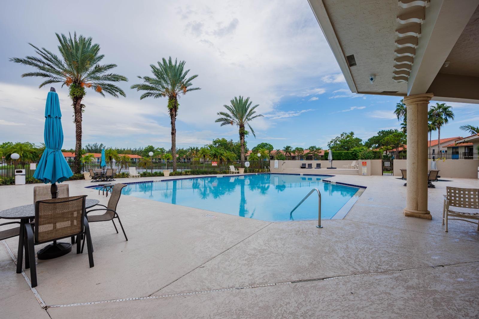 1524 Lake Crystal Drive # E — Photo 2