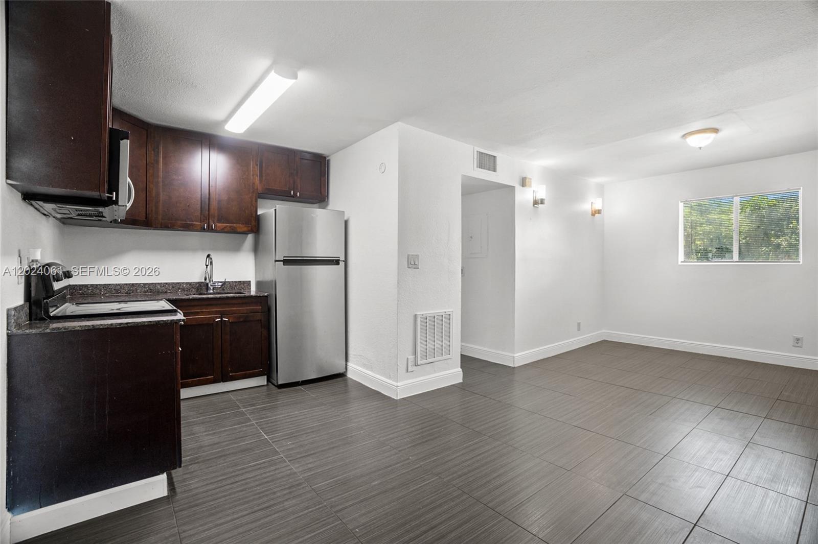 37 SW 14th St # 16, Dania Beach FL 33004