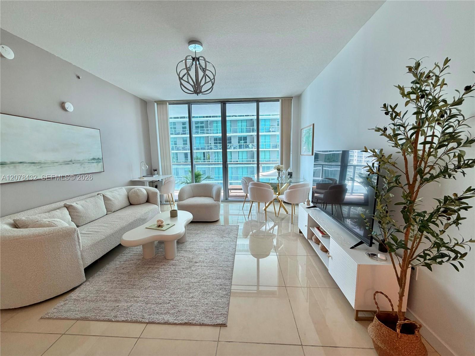1111 SW 1st Ave # 2215-N, Miami FL 33130
