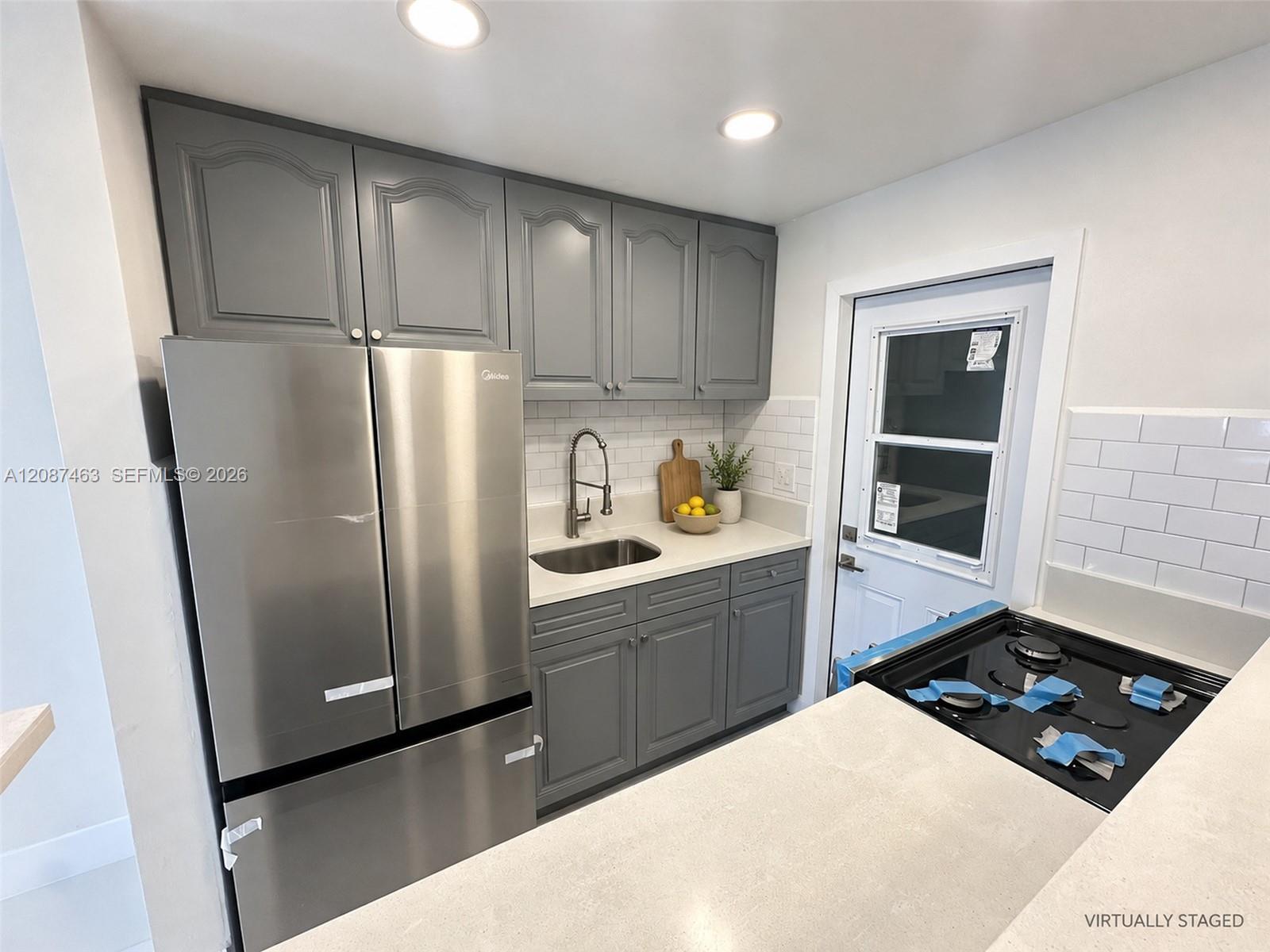 921 Jefferson Ave # 4E — Photo 2