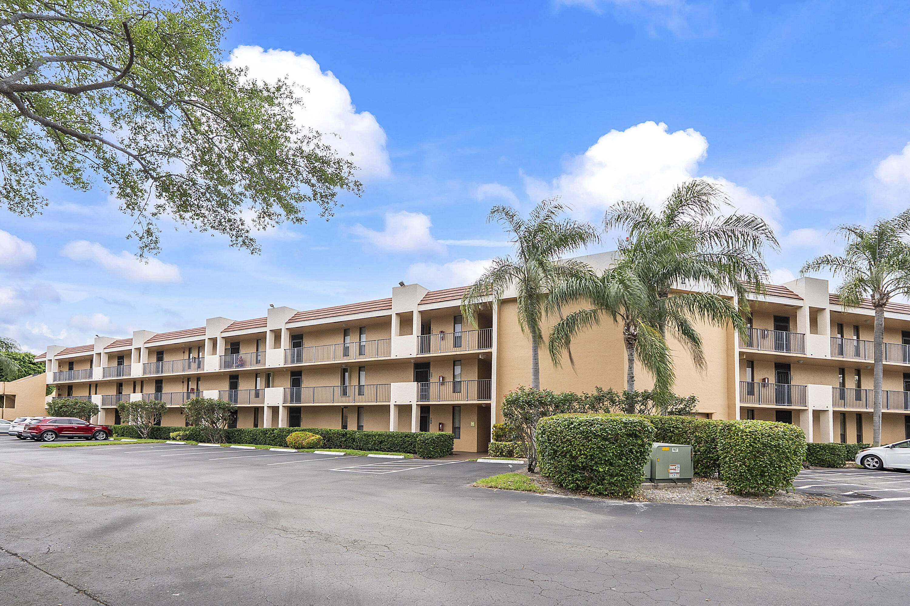 5828 Coral Lake Drive, Margate FL 33063