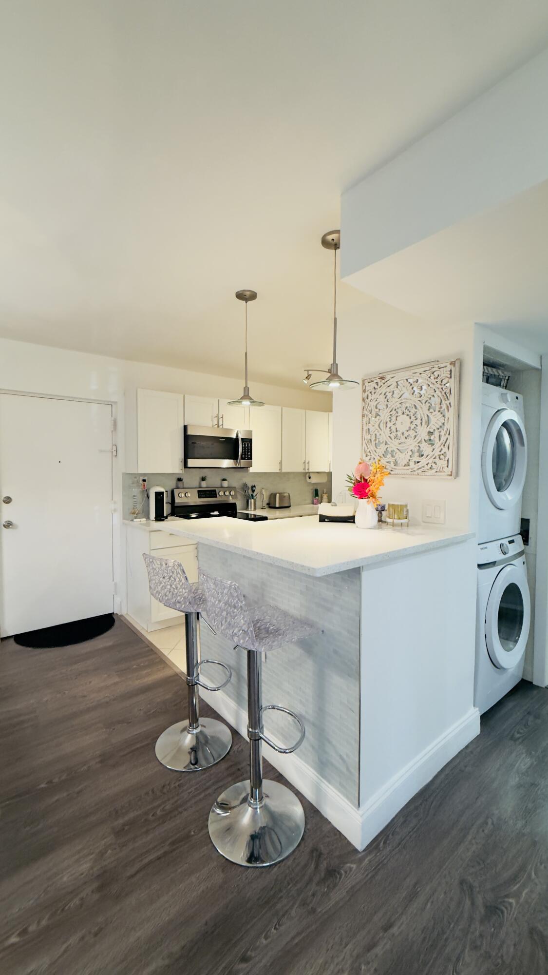 702 SE 2ND Avenue SE # 405 — Photo 3