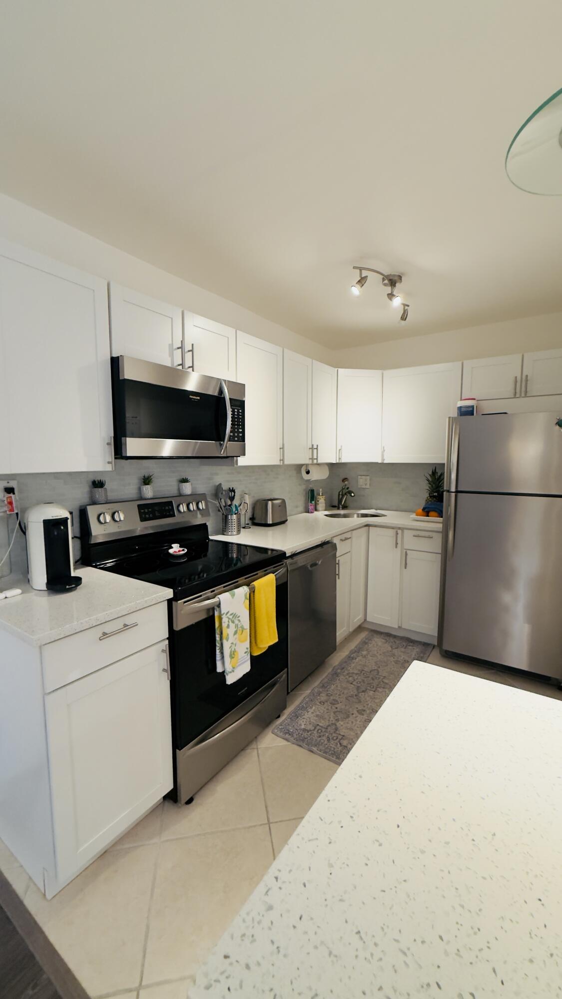 702 SE 2ND Avenue SE # 405 — Photo 4