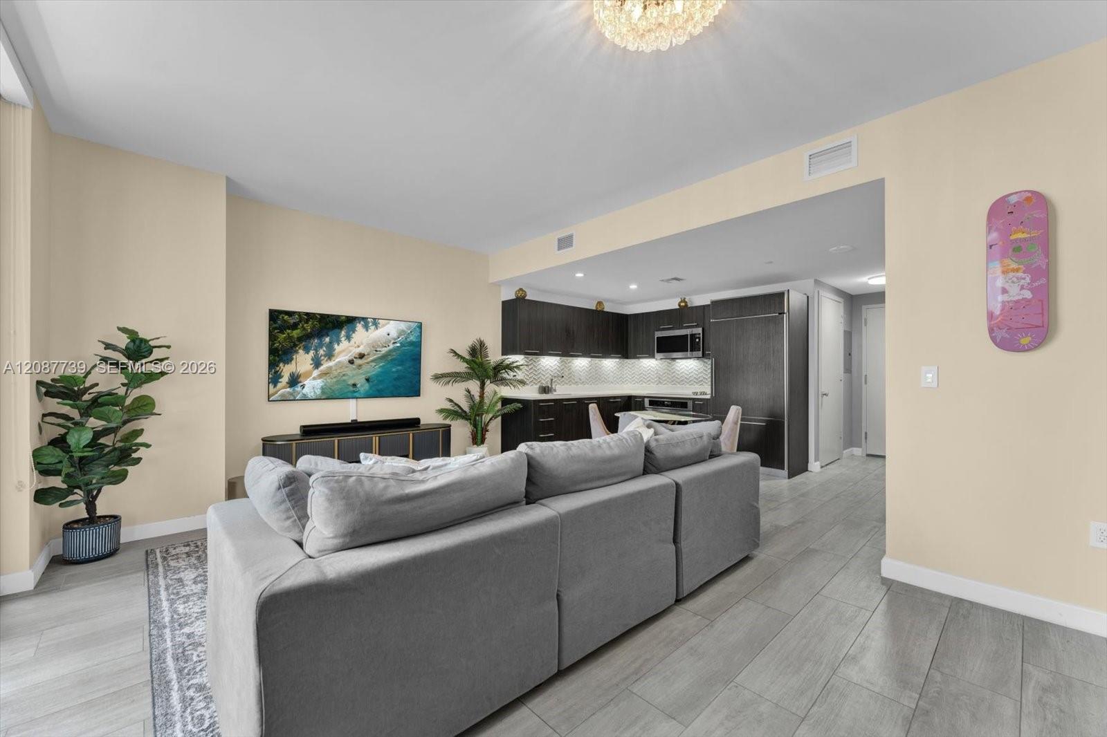 45 SW 9th St # 1002 — Photo 3