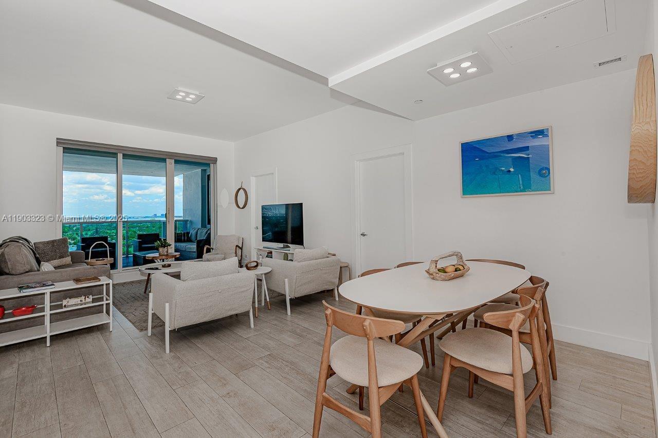 2301 Collins Ave # PH21, Miami Beach FL 33139