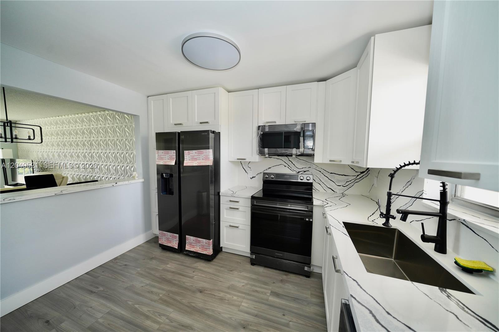 2541 Aragon Blvd # 305 — Photo 2
