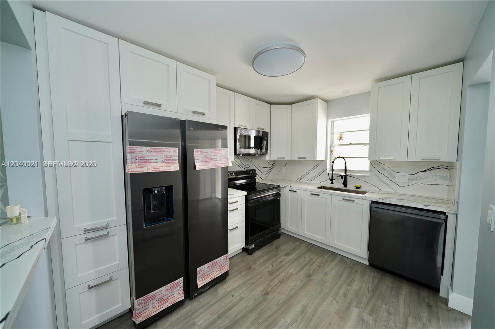 2541 Aragon Blvd # 305 — Photo 3