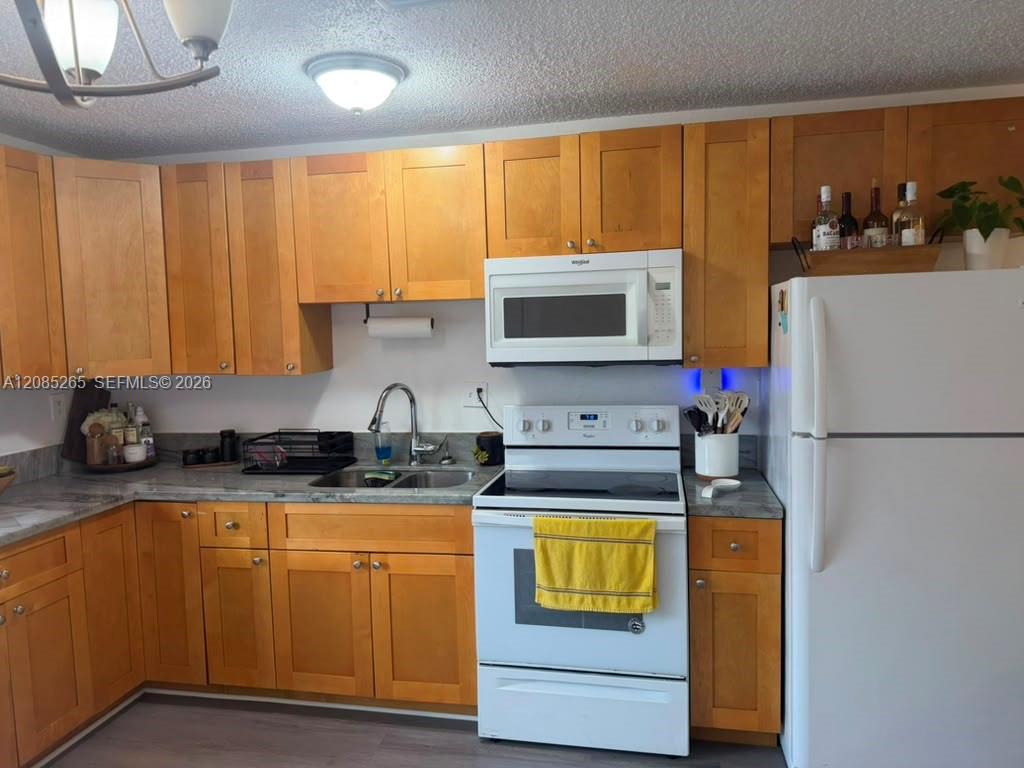 42 W 7th St # 202 — Photo 2