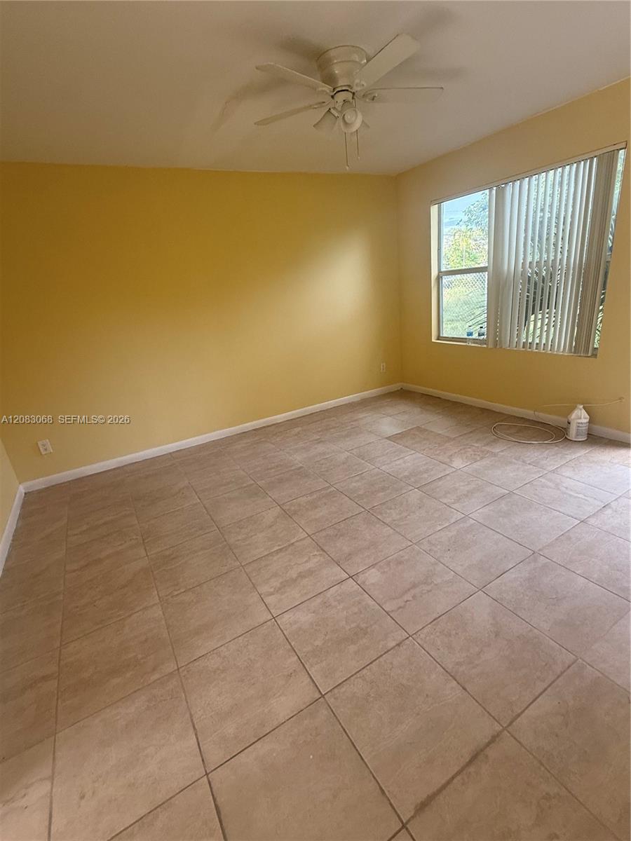 14 NW 169th St # 2 — Photo 2