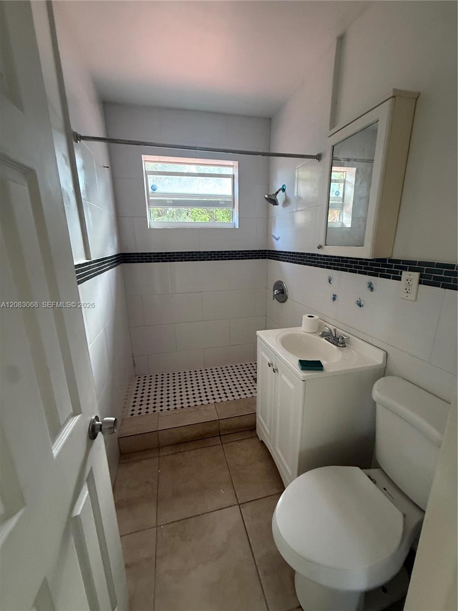 14 NW 169th St # 2 — Photo 3