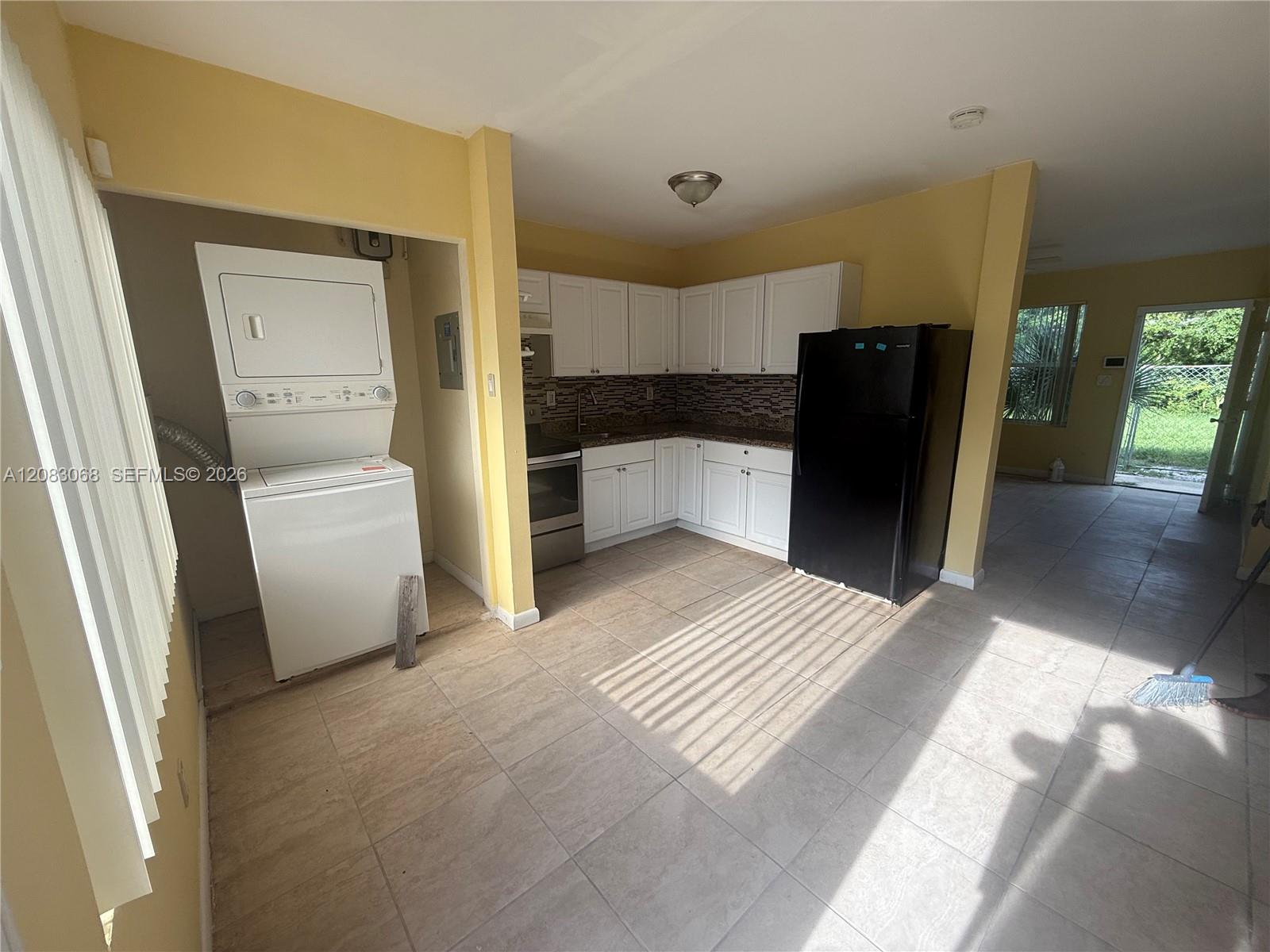 14 NW 169th St # 2 — Photo 5