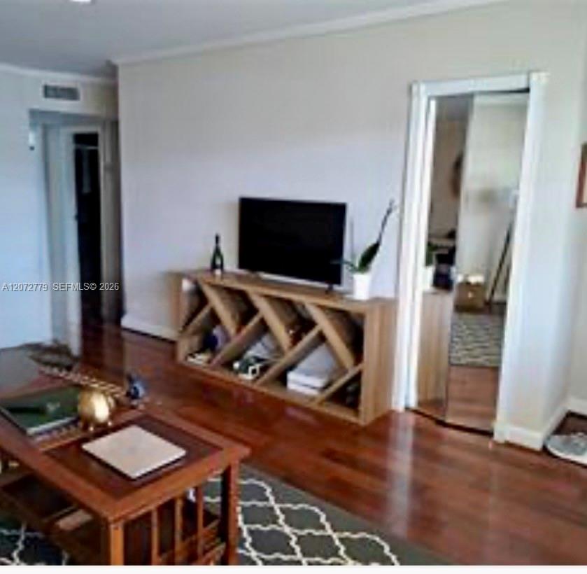 462 Golden Isles Dr # 305 — Photo 4