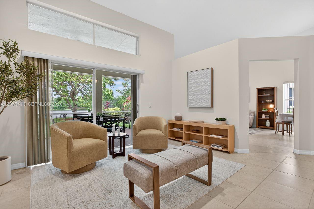 370 Carrington Dr — Photo 2