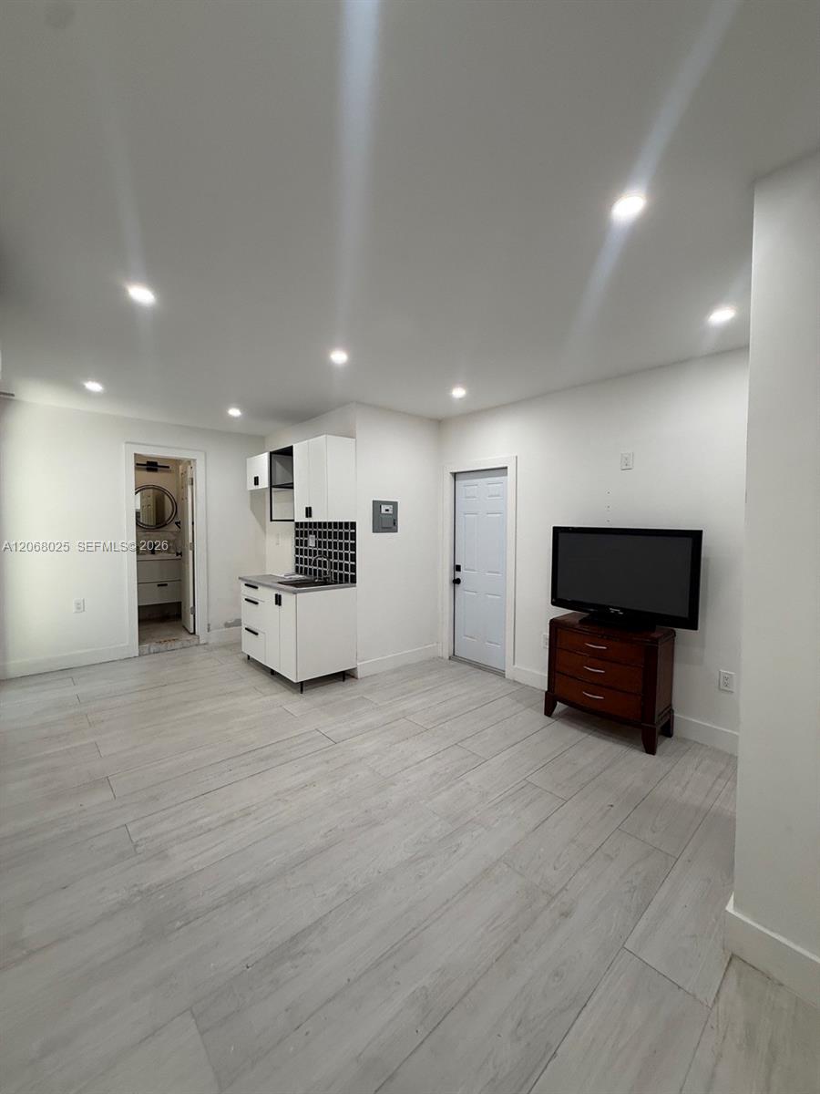 1140 N Douglas Rd # 1, Pembroke Pines FL 33024