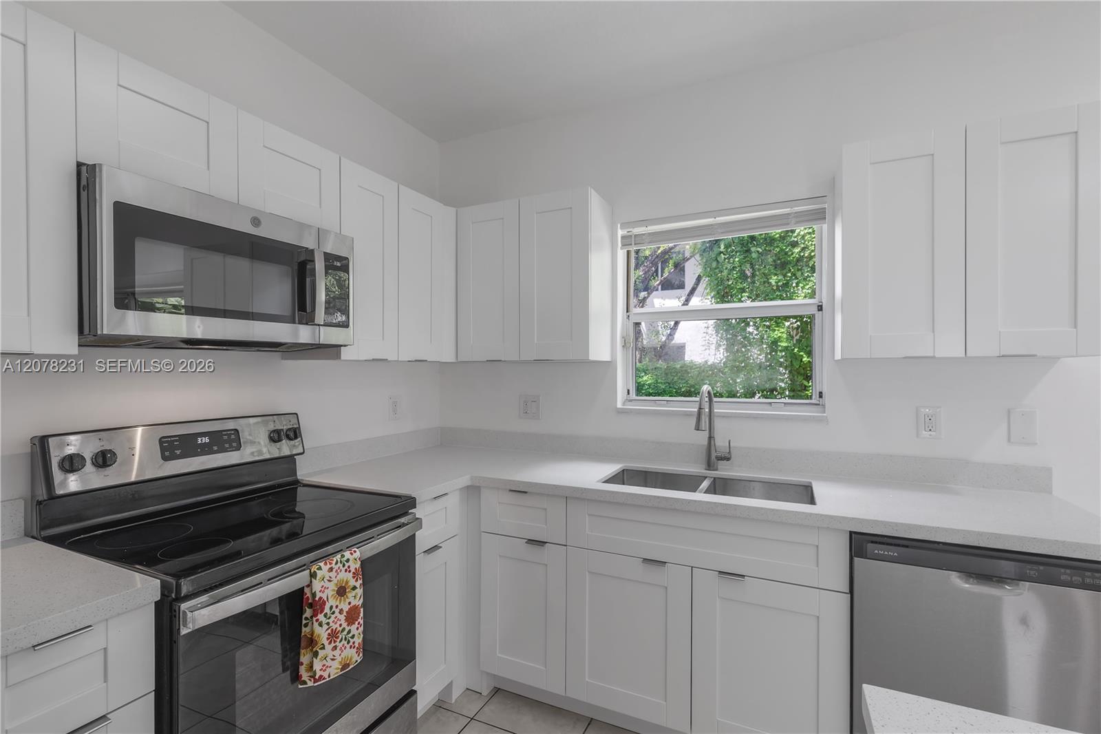 2992 SE 15th Ave — Photo 3
