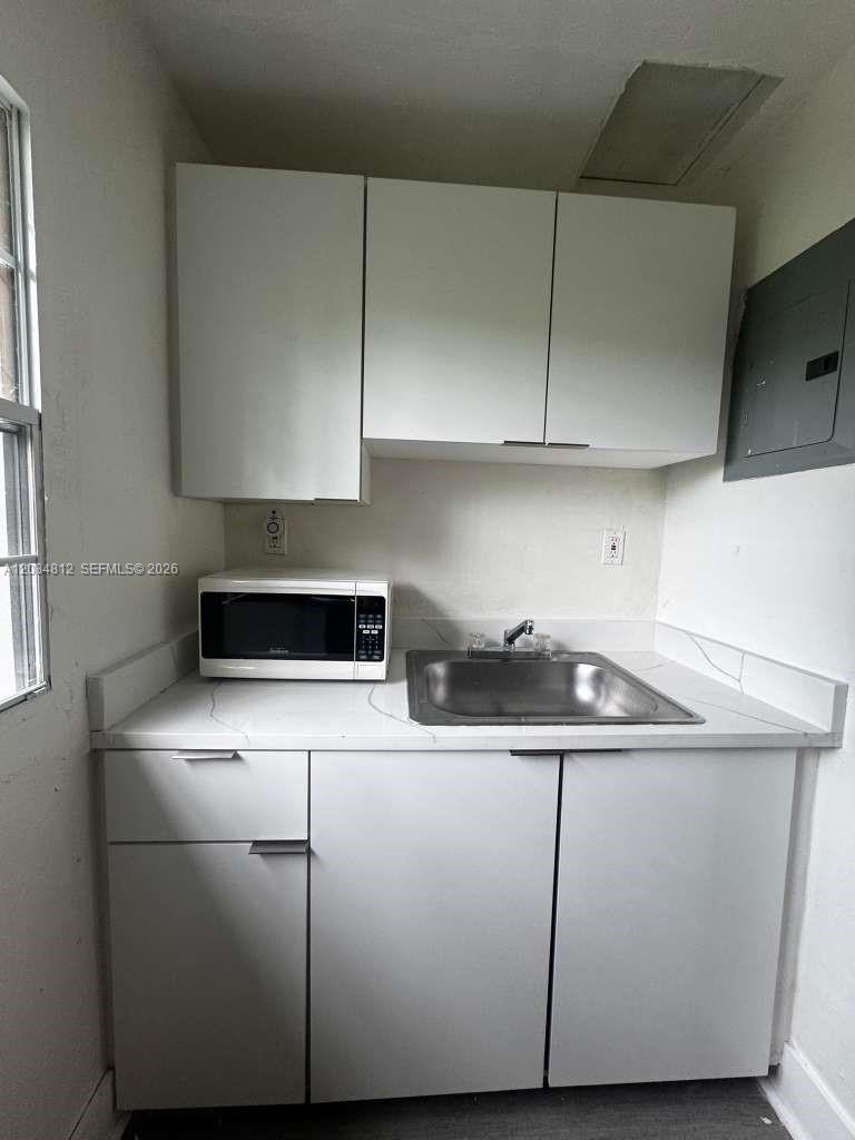 1121 NW 40th St # 4 — Photo 3
