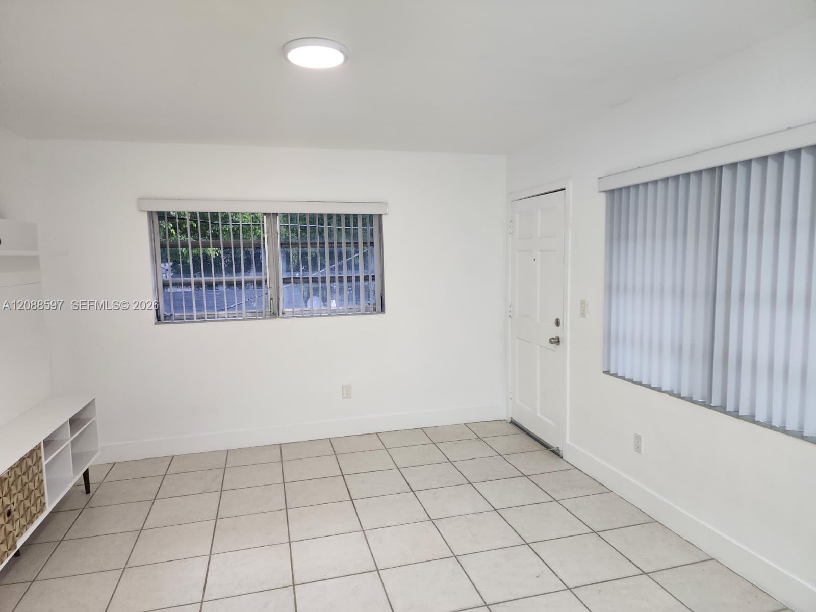 443 SW 4th Ave # 3 — Photo 3