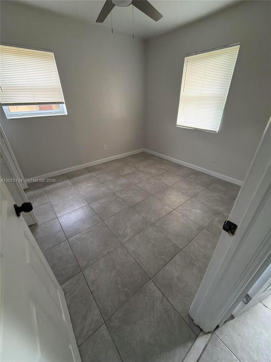 942 NW 11th Ct — Photo 5