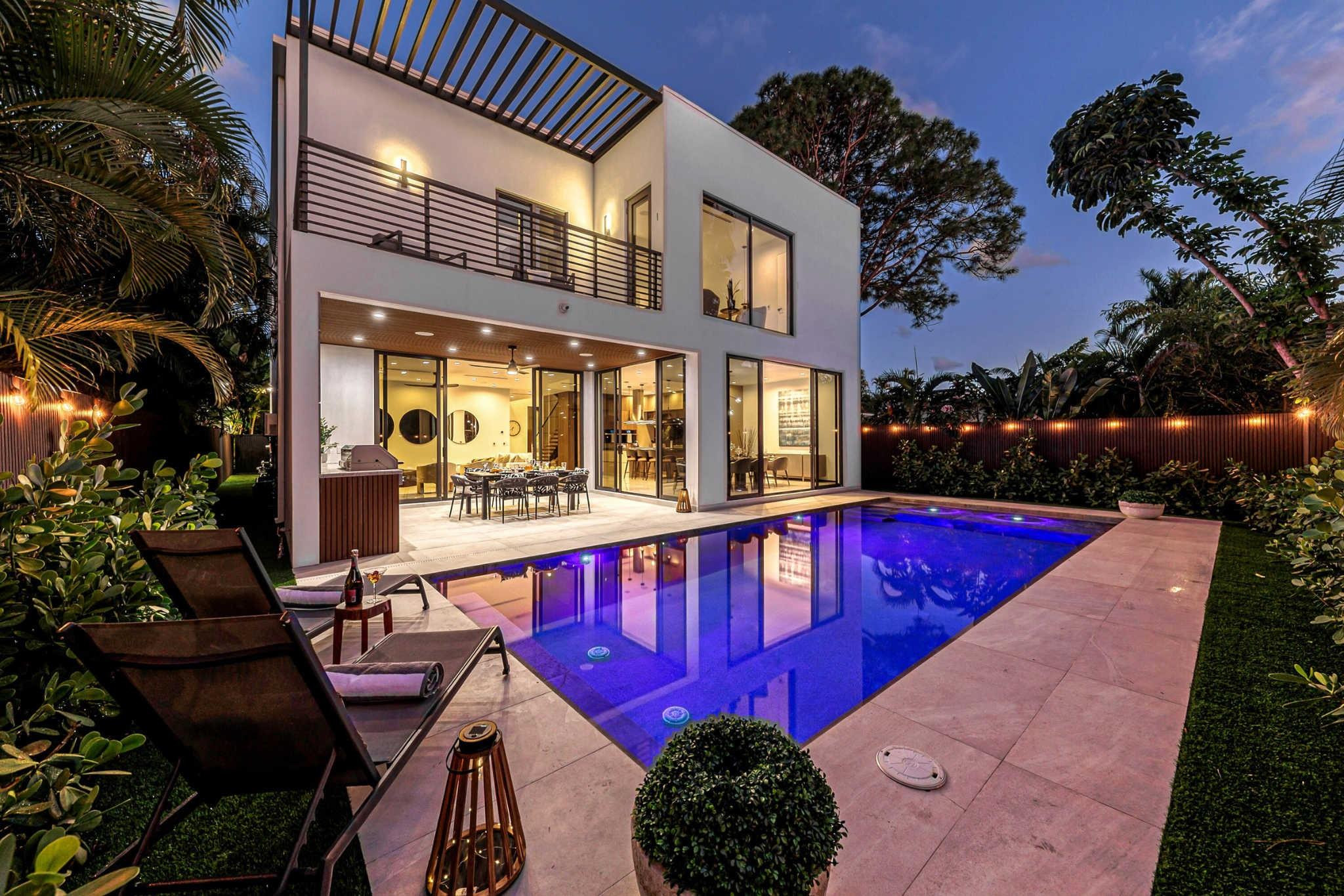 727 NE 17th Way, Fort Lauderdale FL 33304