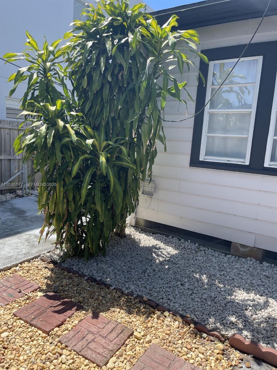 3665 SW 15th St — Photo 5