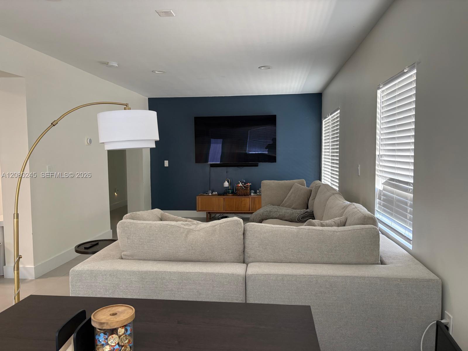 5911 SW 62nd Ter — Photo 3