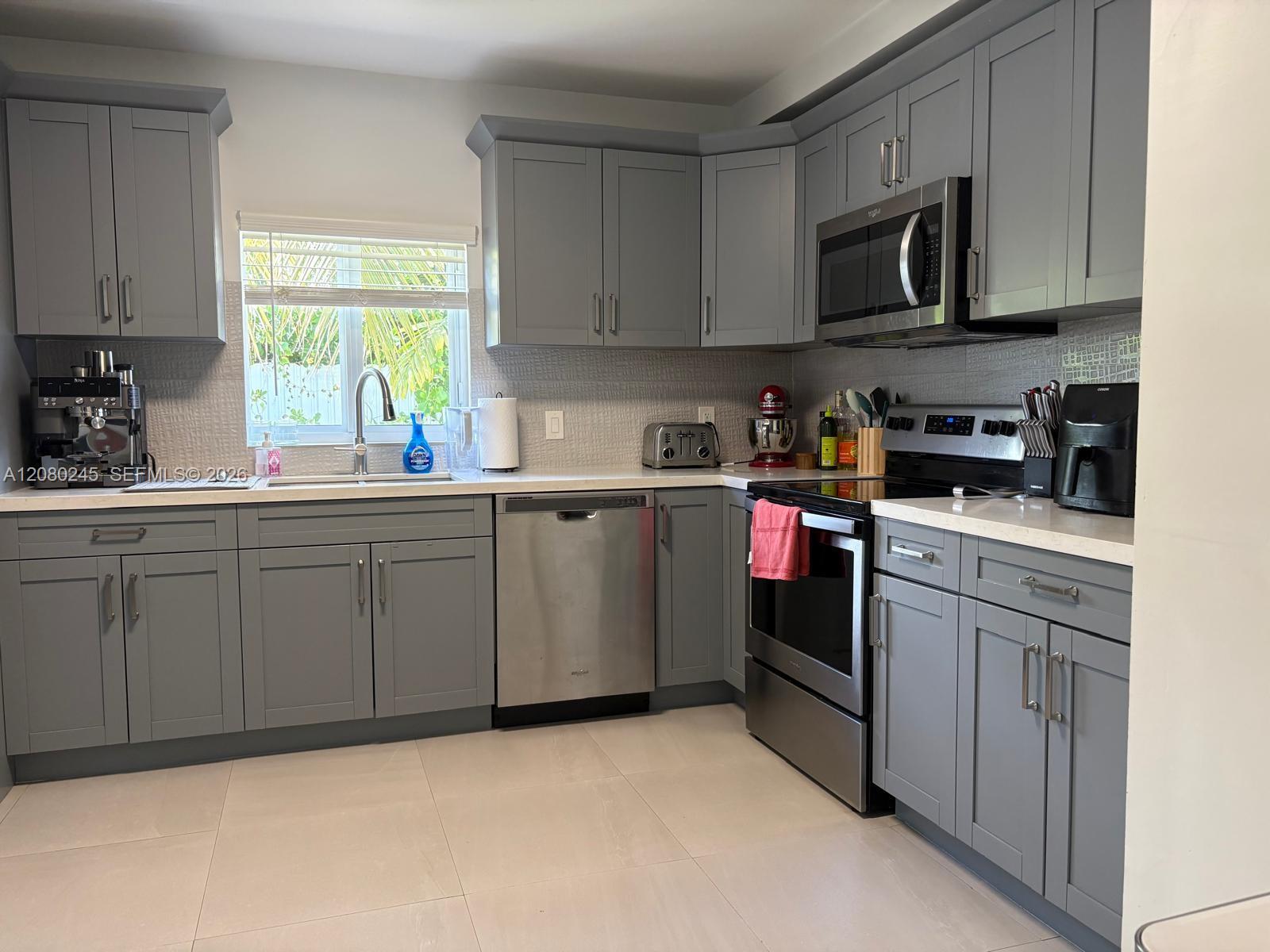 5911 SW 62nd Ter — Photo 5