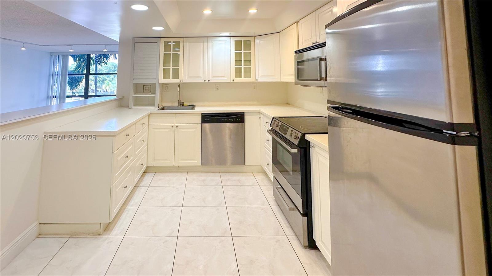 800 Parkview Dr # 323, Hallandale Beach FL 33009
