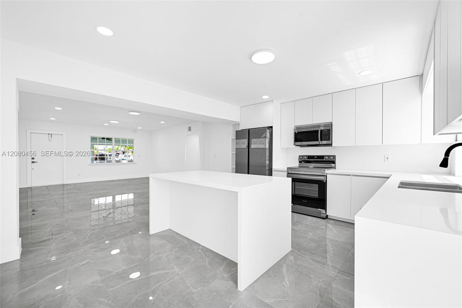 4040 SW 108th Ave — Photo 4