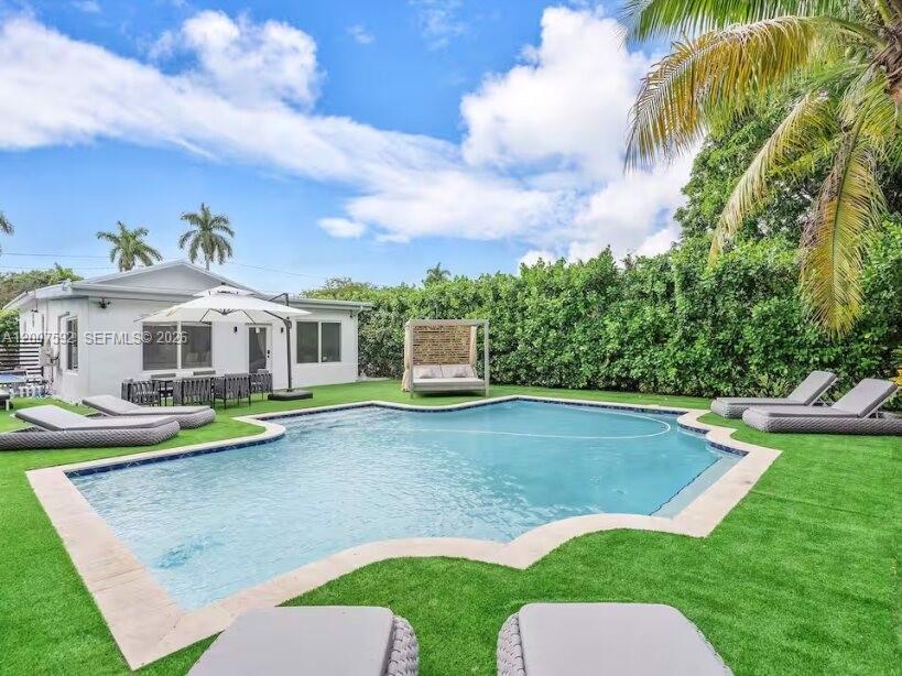 545 NW 52nd St, Miami FL 33127