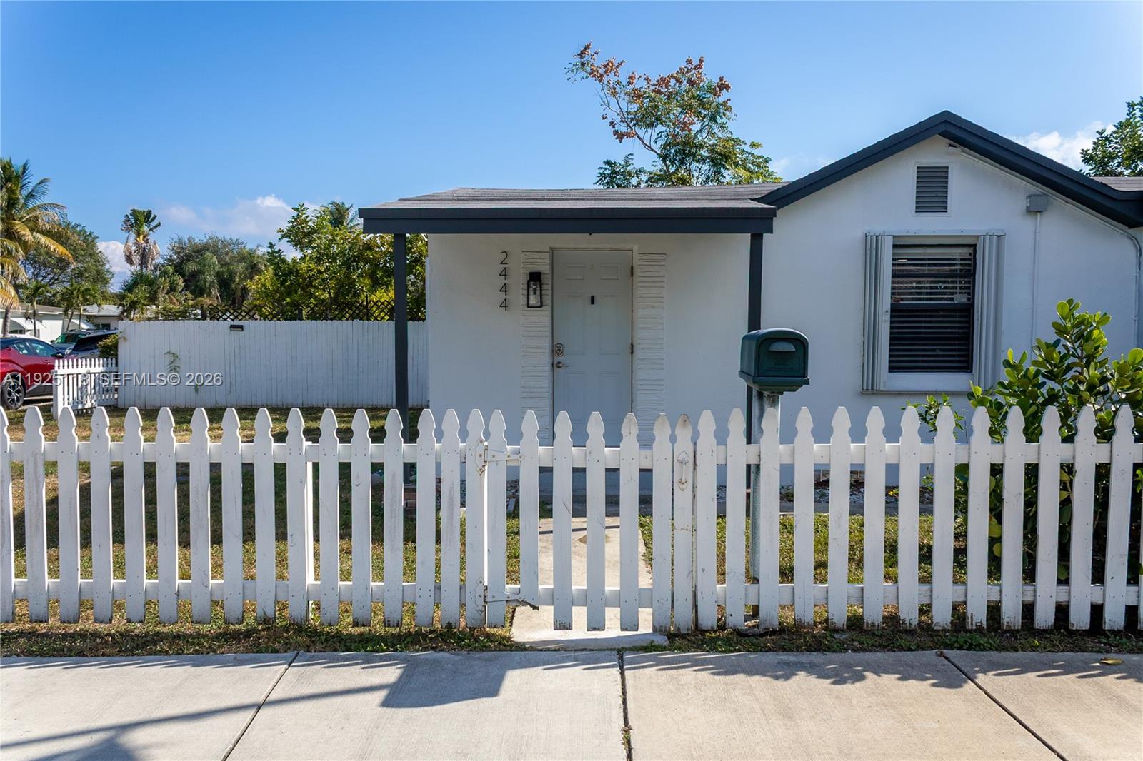 2444 Roosevelt St, Hollywood FL 33020