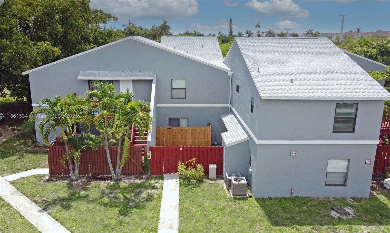 22 Crossings Cir, Boynton Beach FL 33435