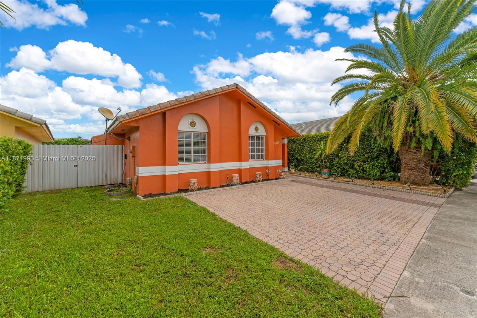 8101 SW 159th Ct — Photo 3