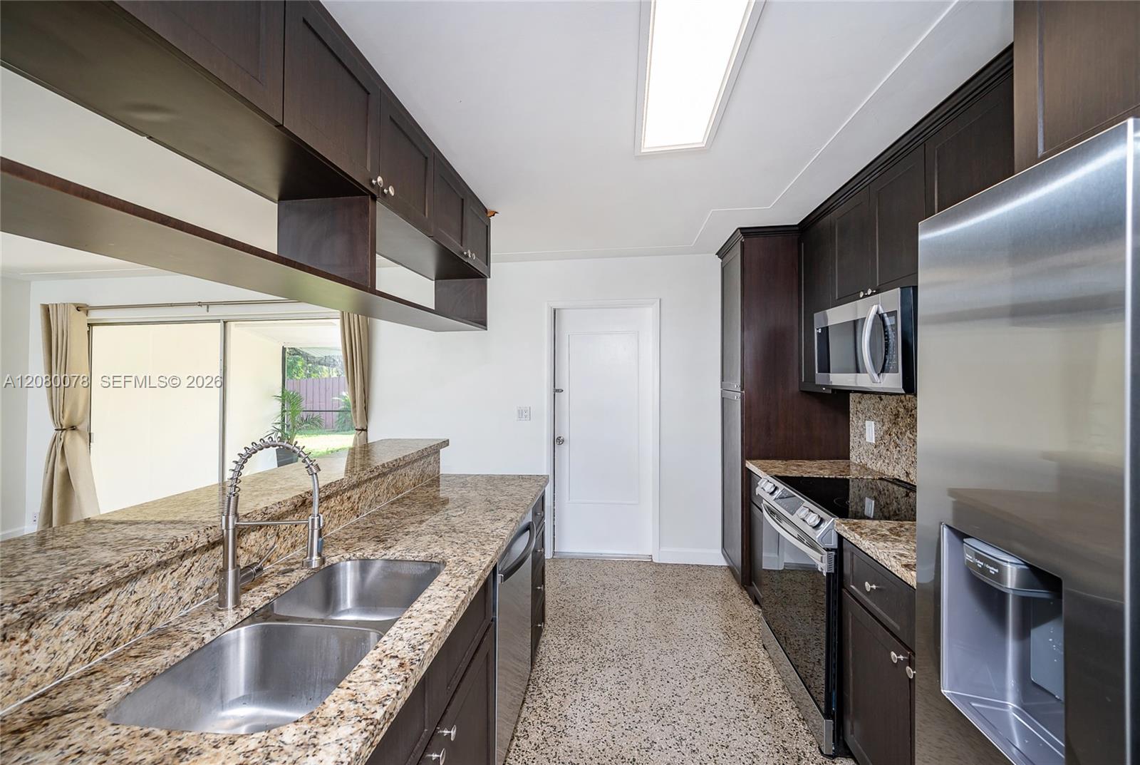 8810 SW 43rd Ter — Photo 3