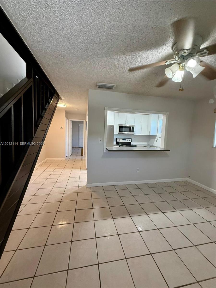 2433 SW 11th St — Photo 3
