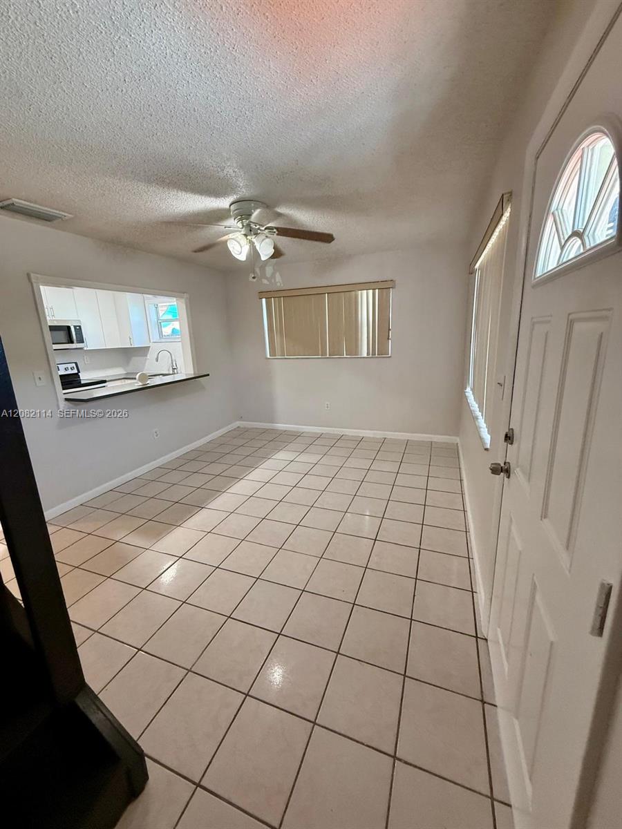 2433 SW 11th St — Photo 4