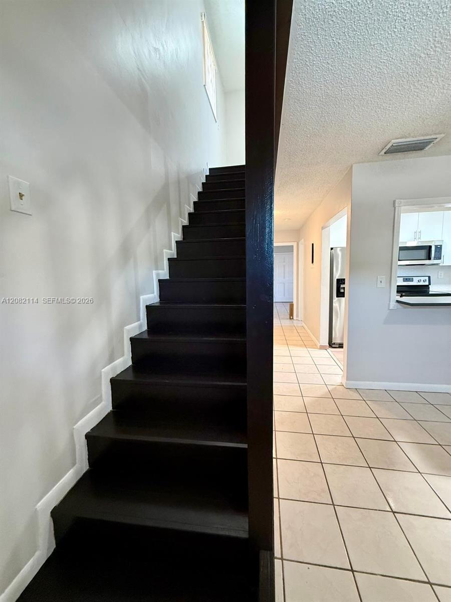 2433 SW 11th St — Photo 5