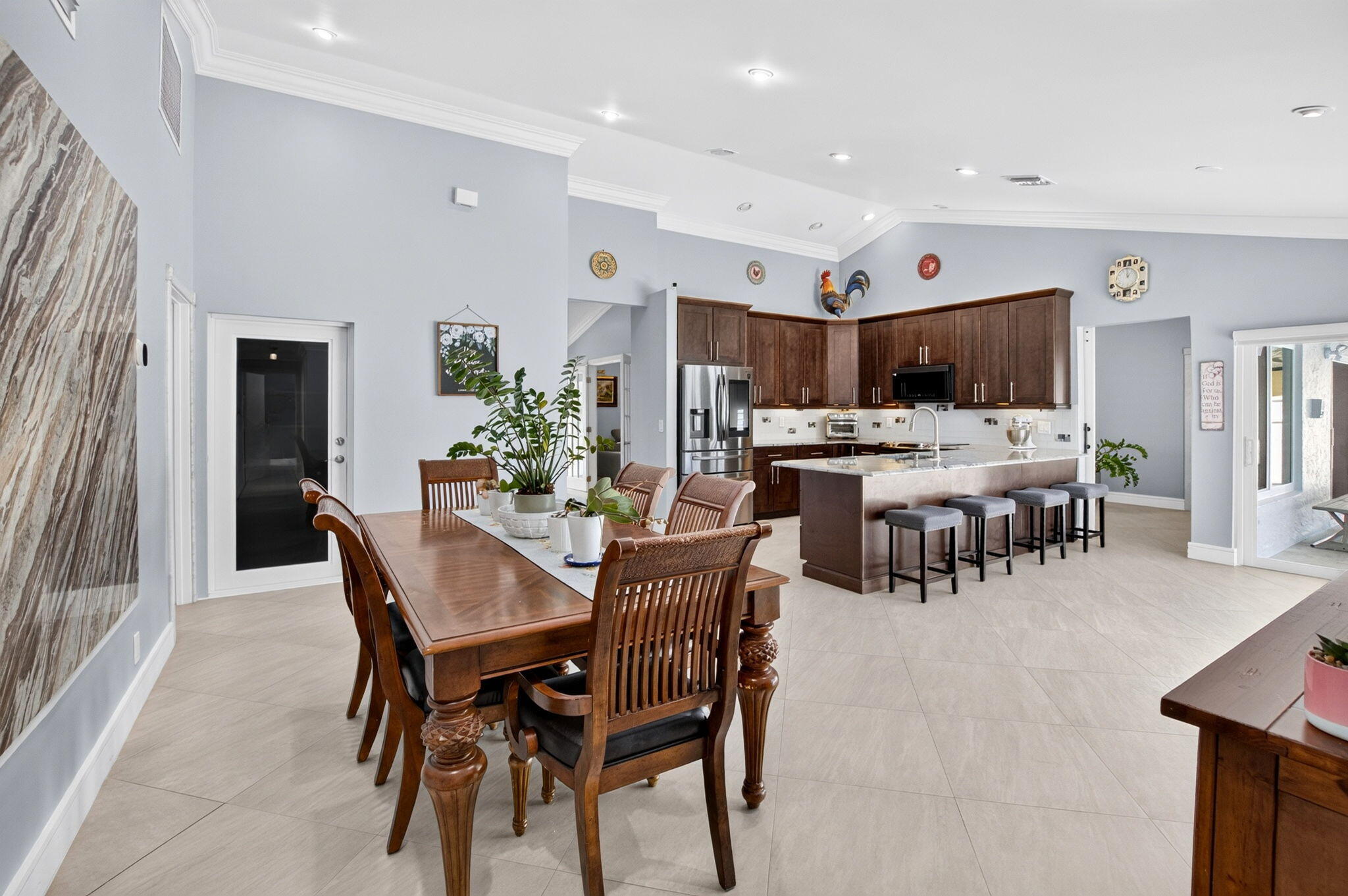 9696 Majestic Way — Photo 3