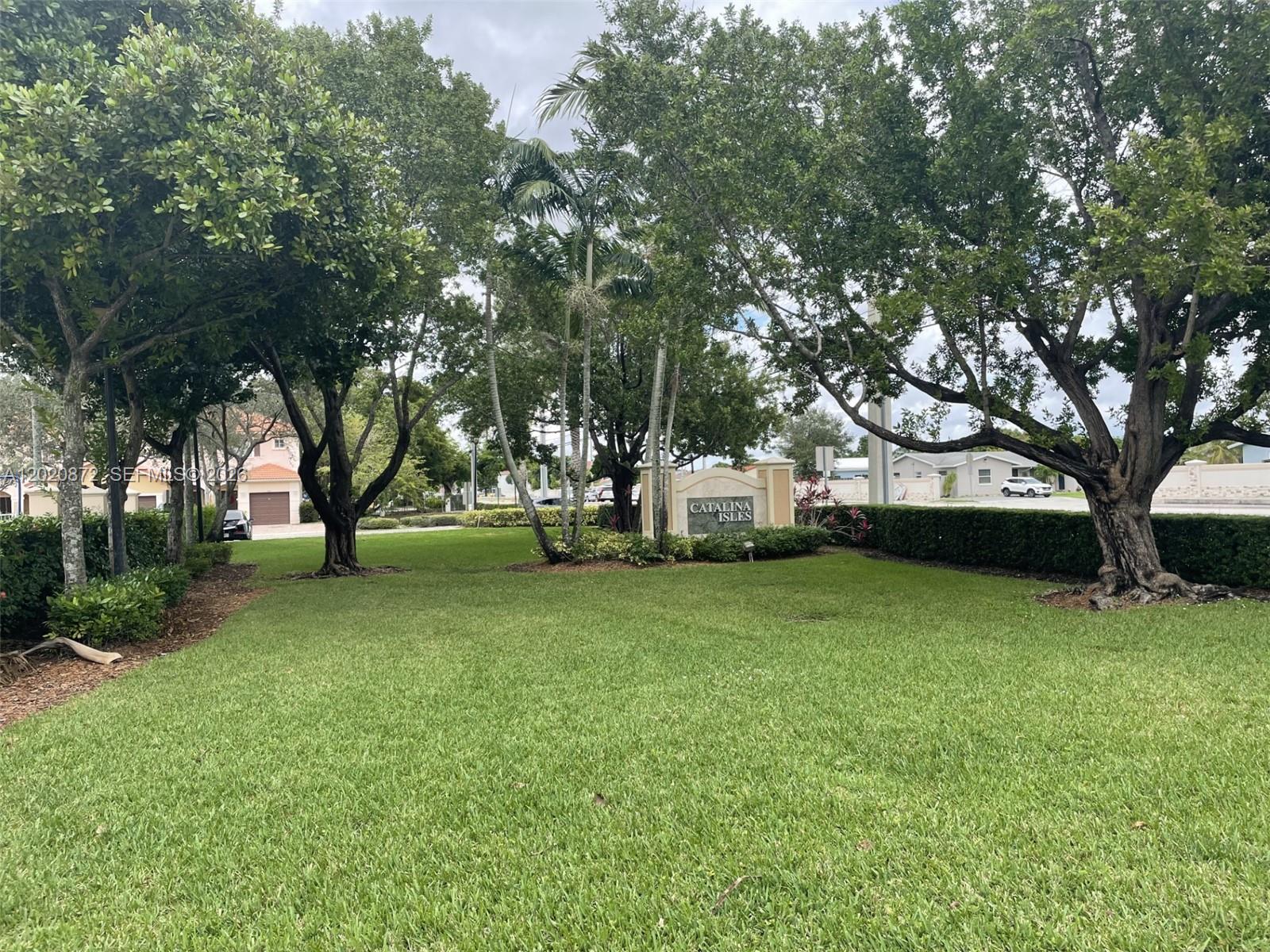 8835 S Isles Cir, Tamarac FL 33321
