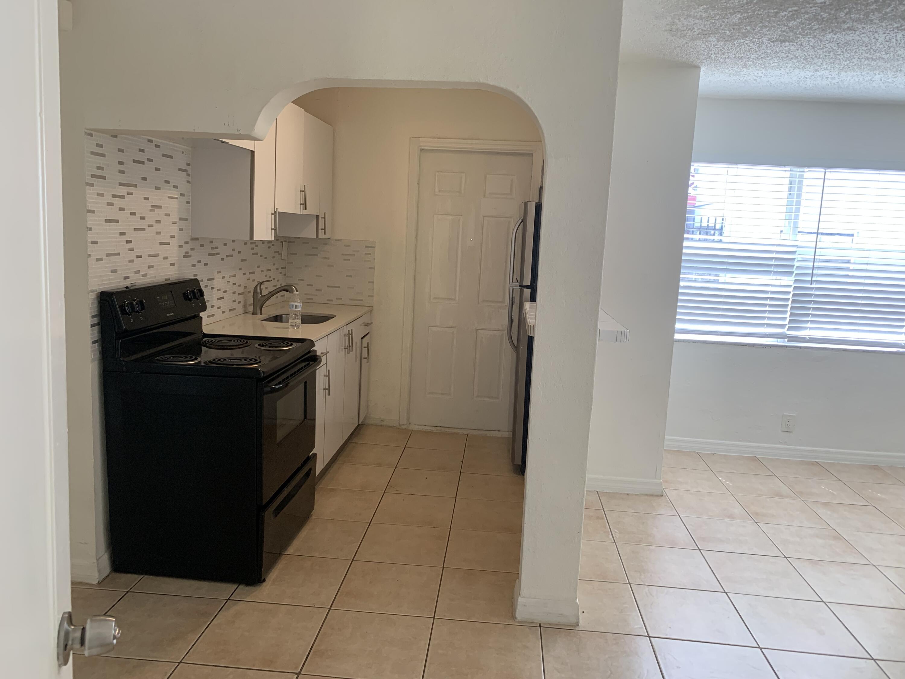 810 S 19TH Avenue # 2 — Photo 3